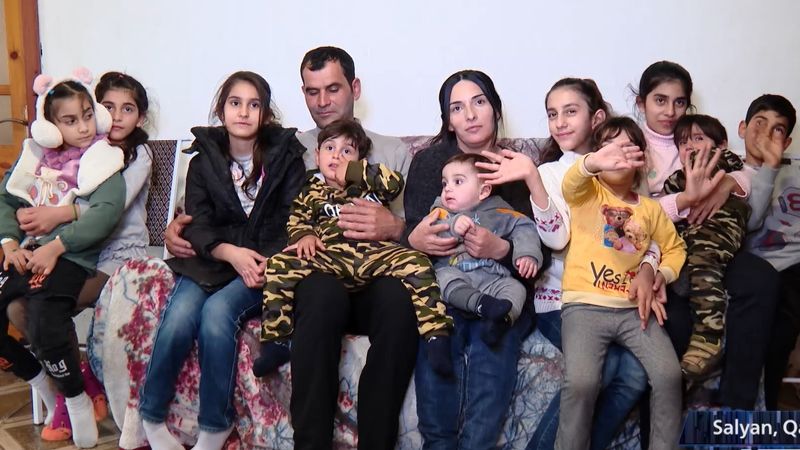 Salyanda 10 uşaqlı ailə: ana adları səhv salır -     VİDEO