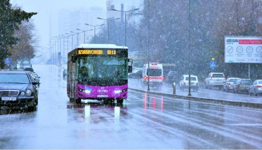 Avtobuslar xidmət etməkdən imtina etdi, yüzlərlə insan yolda qaldı -     VİDEO