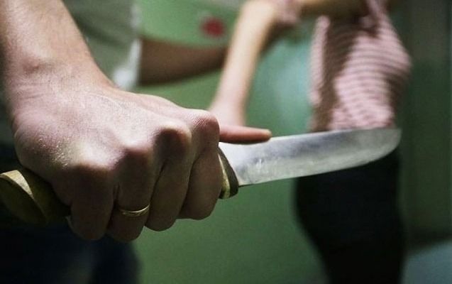 Boşanmaq istəyən qadının dəhşətli sonu: Azyaşlı uşaq anası evində qətlə yetirildi
