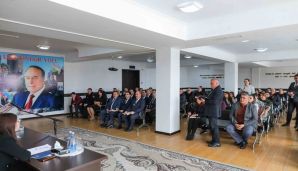 Xətainin icra başçısı 194 saylı tam orta məktəbdə sakinlərlə görüşüb -    FOTOLAR — foto 1