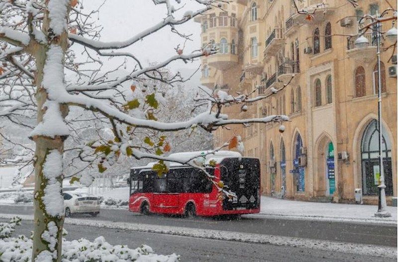 Bakıya yenidən qar yağır