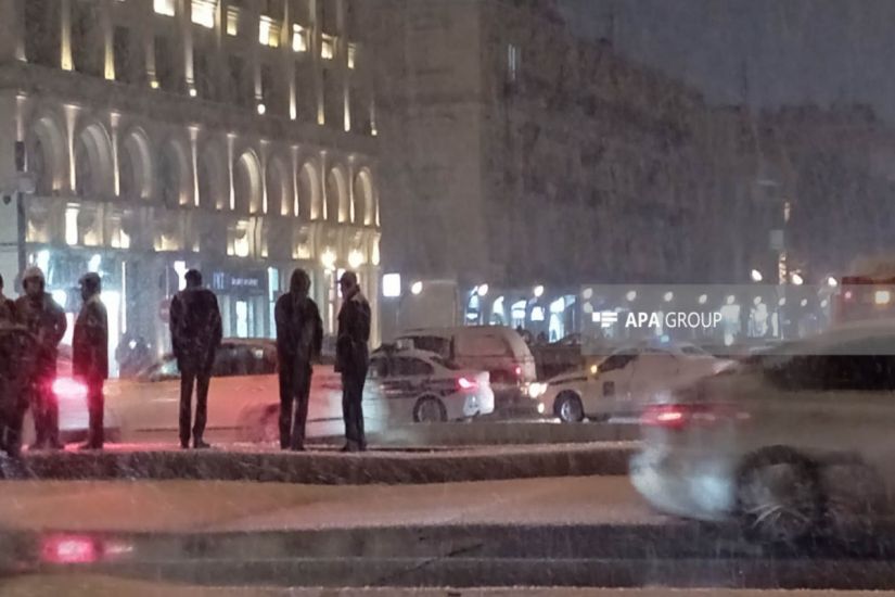 Heydər Əliyev prospektində beton arakəsmə çökdü -     FOTO - YENİLƏNDİ