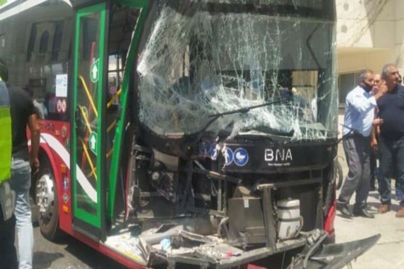 Bakıda avtobus yük maşınına çırpılıb, ölən və yaralananlar var -     YENİLƏNDİ