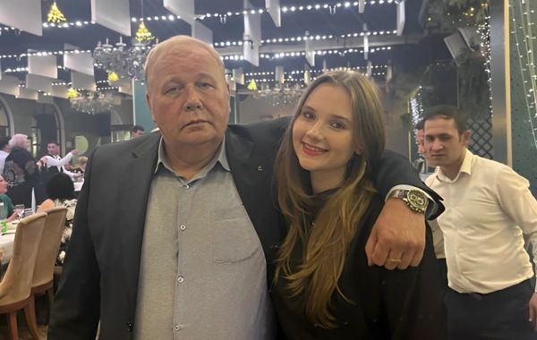 Qəzada həlak olan İqor Kşnyakinin qızı “Azərbaycan” mahnısını oxudu -     FOTO