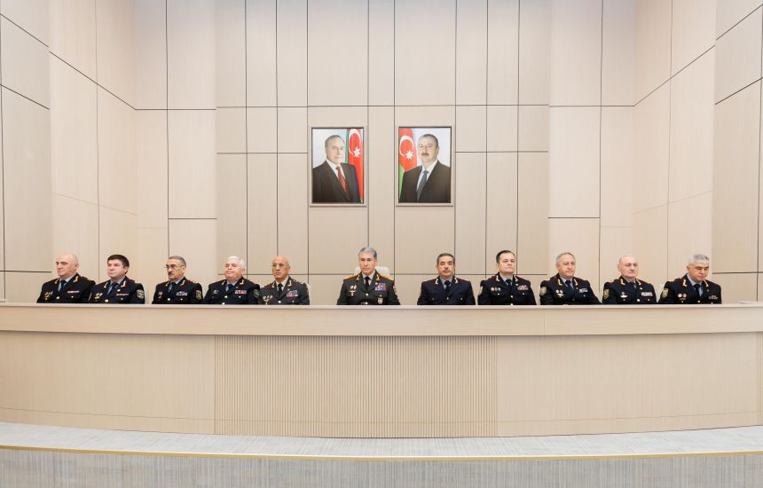 Vilayət Eyvazov rəisləri topladı