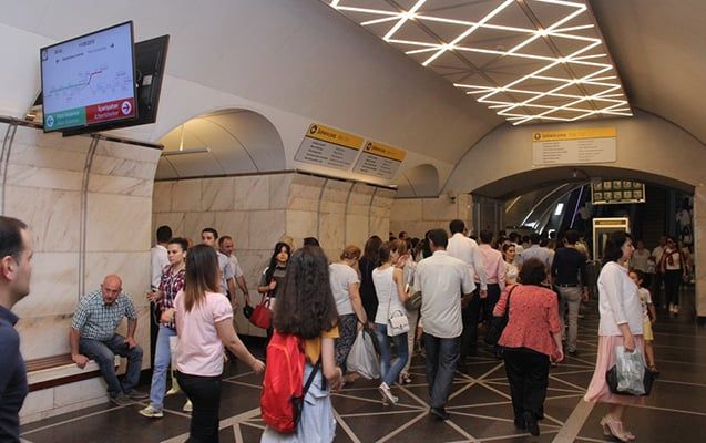 Metroda azyaşlıya qeyri-etik hərəkətlər etdi -     Həbs olundu