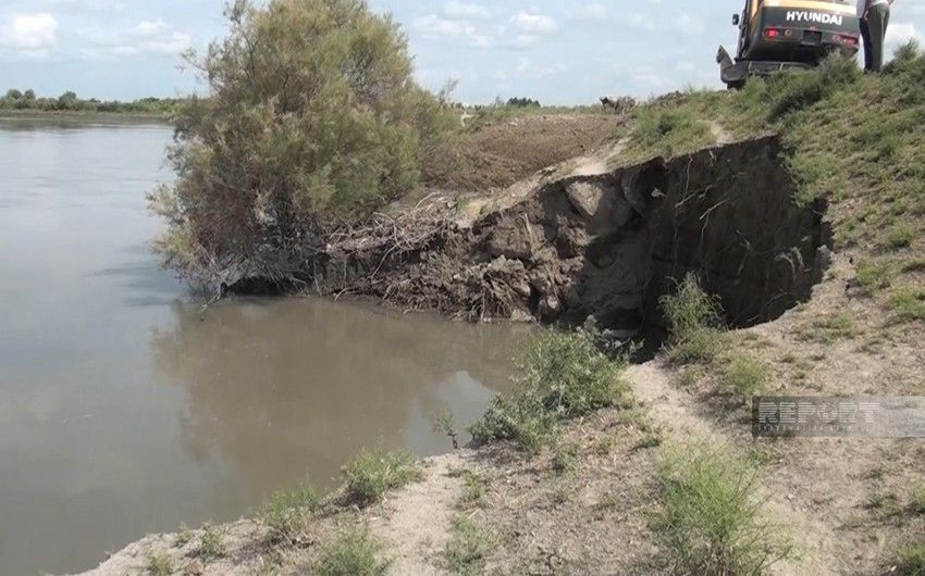 Kür çayının mühafizə bəndinin uçma təhlükəsi yaranıb