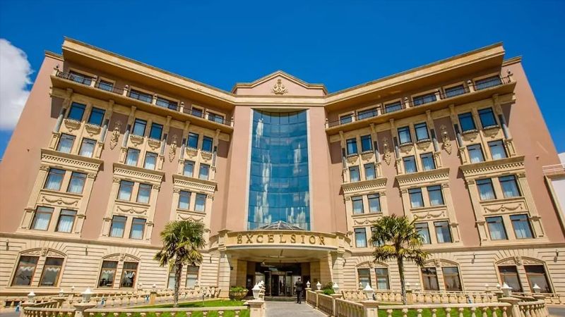 "Excelsior Hotel"də baş direktorla menecer arasında nə baş verir?