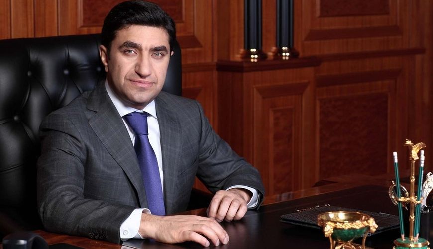 Azərbaycanlı müğənni: “İfam Qod Nisanovun xoşuna gəldi, mənə konvert göndərdi” -       VİDEO