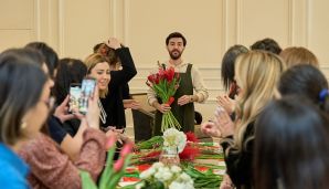 “Bakcell” jurnalist xanımları 8 Mart münasibətilə təbrik edib -   FOTO — foto 3