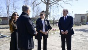 Mehriban Əliyeva Gəncə şəhər 37 nömrəli tam orta məktəbdə aparılan təmir-bərpa işləri ilə tanış oldu -   FOTO — foto 3