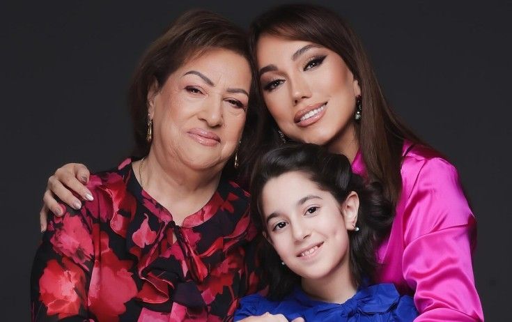 Lalə Məmmədova anası və qızı ilə obyektiv qarşısında -     FOTO