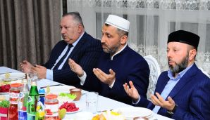 Naftalanda İftar süfrəsi açılıb -   FOTOLAR — foto 6