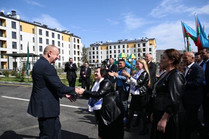 Ağdərənin Suqovuşan kəndində yaşayış kompleksi istifadəyə verilib, evlərin açarları təqdim olunub -     FOTO - YENİLƏNDİ