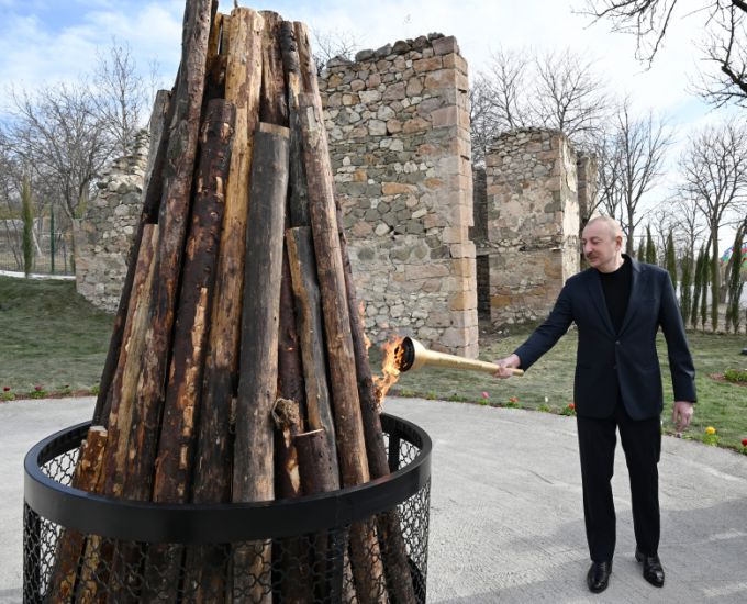 Prezident və birinci xanım Novruz tonqalını alovlandırıblar - "Orada balıq tutmaq olar" - MARAQLI DİALOQ -   FOTO - YENİLƏNDİ