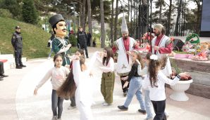 Xətai rayonunda "Konstitusiya və Suverenlik ili" çərçivəsində Novruz bayramına həsr olunmuş konsert təşkil olunub -     FOTO - VİDEO — foto 19