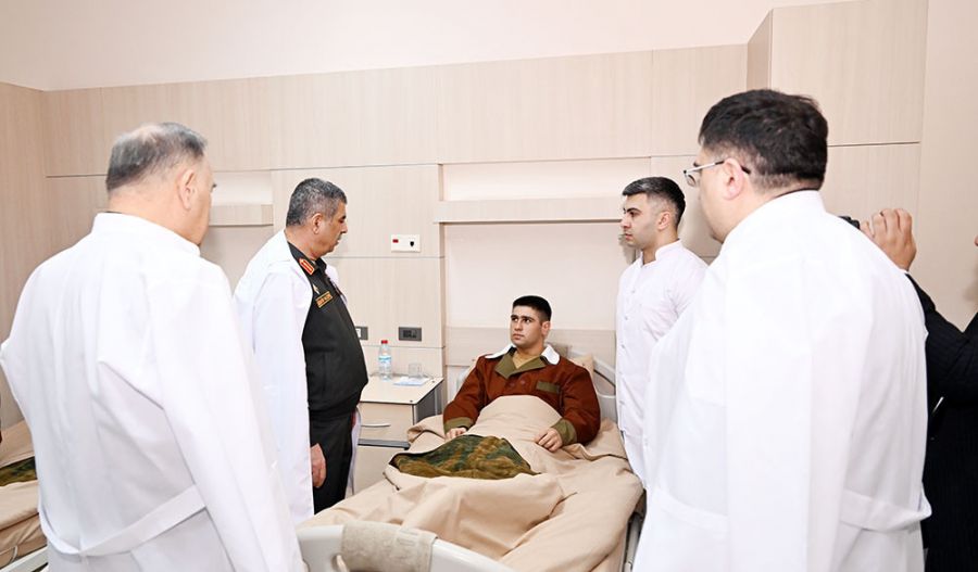 Nazir Zakir Həsənov Baş Klinik Hospitalda müalicə olunan hərbi qulluqçuları ziyarət edib -     FOTO - VİDEO
