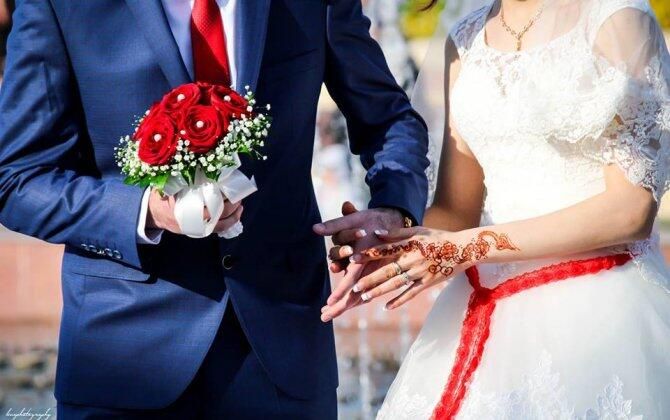 Azərbaycan toyunda DAVA: Müğənni yaşlı qadını DÖYDÜ