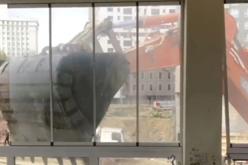 Qanunsuz söküntü işləri aparan "Melissa Park" tikinti şirkətinin iş icraçısı və ekskavator sürücüsü saxlanıldı, cinayət işi açıldı -   VİDEO - YENİLƏNDİ