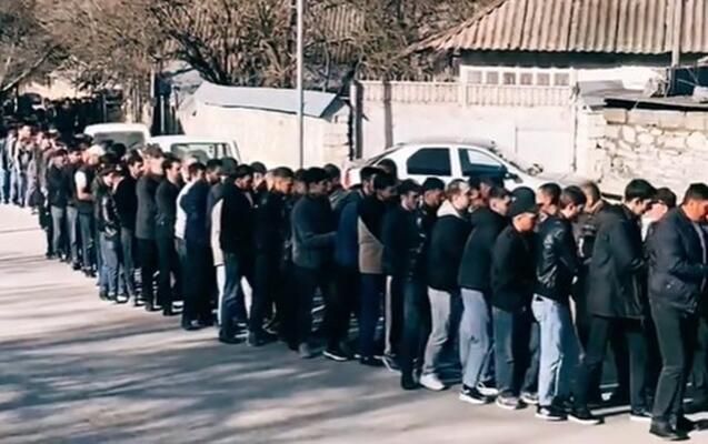Azərbaycanda insanların düzüldüyü bu uzun növbənin səbəbi nədir? -     VİDEO
