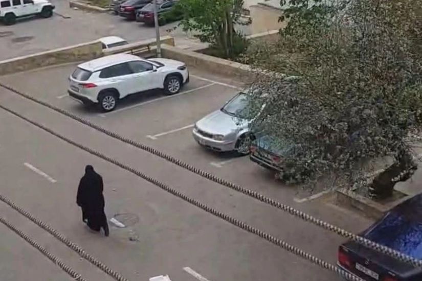 Bakıda görüntüsü yayılan çadralı şəxsin     KİMLİYİ BİLİNDİ