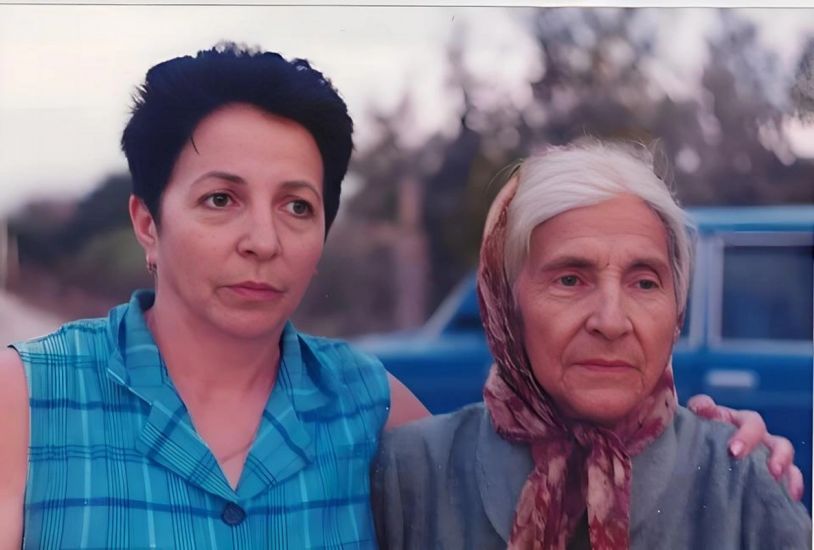 Mirvarid Dilbazinin qızı:     "Efirdə utanmaz-utanmaz mahnını oxuyur, demir ki, bu sözləri kim yazıb..."