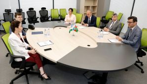 Özbəkistandan olan kommunikasiyaya məsul şəxslər Azərbaycanın müxtəlif dövlət orqan və qurumlarının fəaliyyəti ilə tanış olublar — foto 6