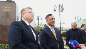 Ümummilli Lider Heydər Əliyevin anadan olmasının 102-ci ildönümü Həştərxan vilayətində qeyd edilib -   FOTOLAR — foto 2