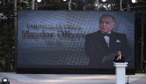 Xətai rayonunda Ümummilli lider Heydər Əliyevin anadan olmasının 102 illiyinə həsr olunmuş möhtəşəm konsert proqramı təşkil olunub -     FOTO - VİDEO — foto 2
