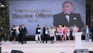 Xətai rayonunda Ümummilli lider Heydər Əliyevin anadan olmasının 102 illiyinə həsr olunmuş möhtəşəm konsert proqramı təşkil olunub -     FOTO - VİDEO — foto 7