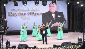 Xətai rayonunda Ümummilli lider Heydər Əliyevin anadan olmasının 102 illiyinə həsr olunmuş möhtəşəm konsert proqramı təşkil olunub -     FOTO - VİDEO — foto 19