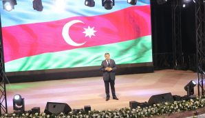 Xətai rayonunda Ümummilli lider Heydər Əliyevin anadan olmasının 102 illiyinə həsr olunmuş möhtəşəm konsert proqramı təşkil olunub -     FOTO - VİDEO — foto 24