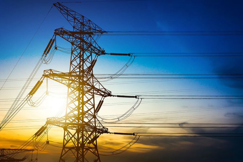 Cəlilabadda elektrik dirəkləri yanaraq aşıb, 10-a yaxın mal-qaranı cərəyan vuraraq öldürüb