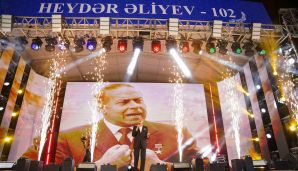 Abşeronda Heydər Əliyevin anadan olmasının 102-ci ildönümü münasibəti ilə konsert keçirildi -   FOTOLAR — foto 8