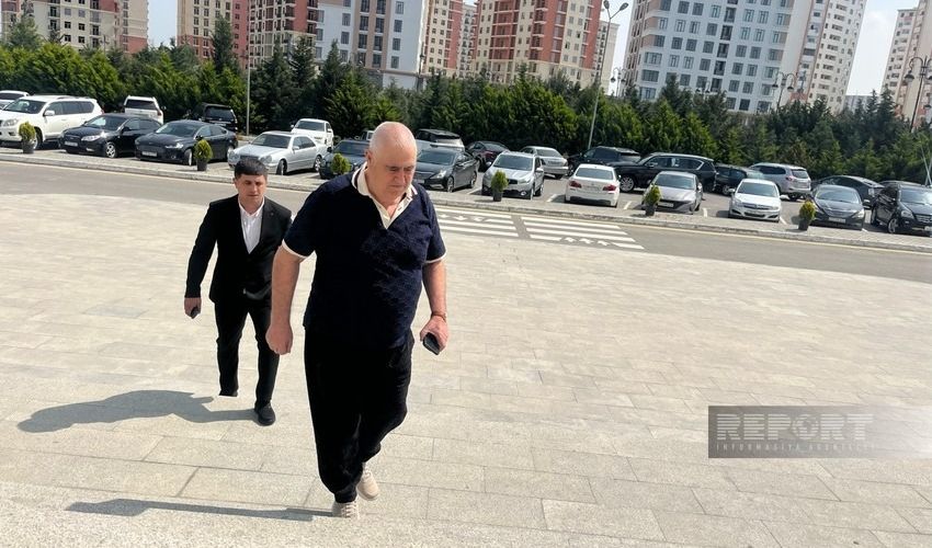 Şərurlu İsfəndiyar məhkəməyə gəldi