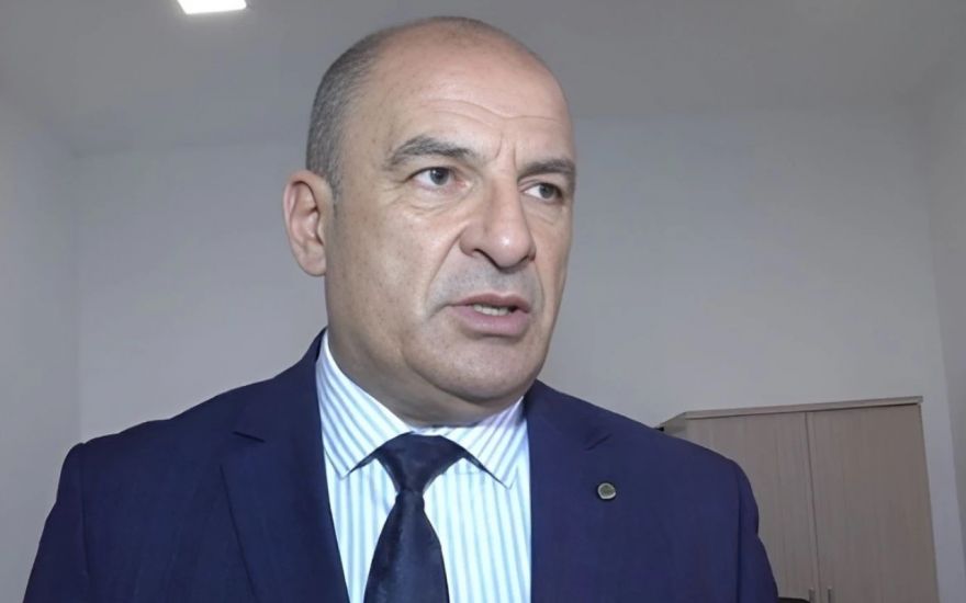 Qalmaqallı direktor işdən çıxarıldı