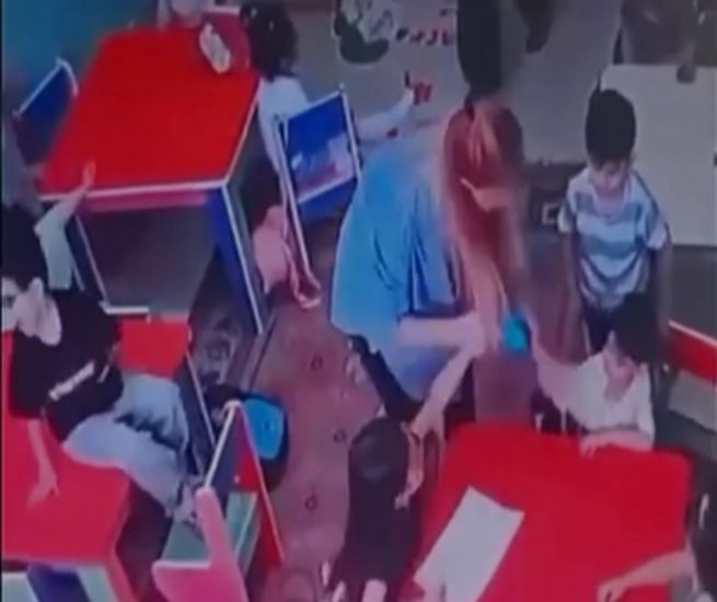 "Kaspi Kids"də müəllimin şiddət göstərdiyi azyaşlı 2 saat köməksiz vəziyyətdə qalıbmış -     TƏFƏRRÜAT - VİDEO