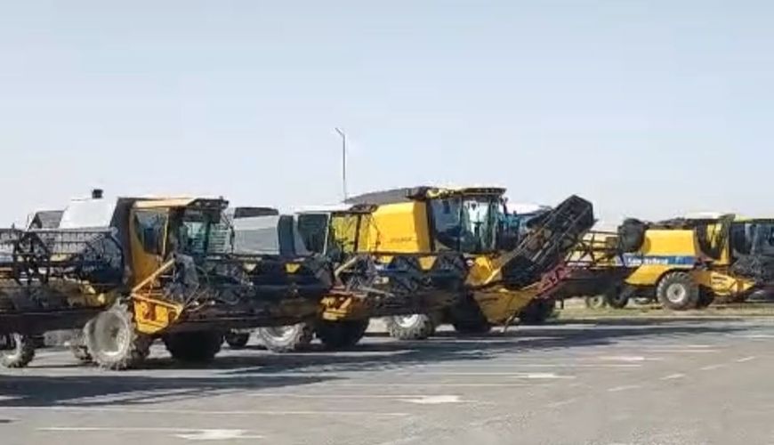 Qaradağda 20 kombayn yolda saxlanıldı-     Sürücülər ac və susuz qalıb