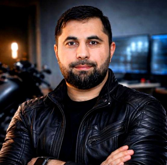 İnformasiya Texnologiyaları üzrə mütəxəssis Fərid Əmirov -     FOTOBAZA