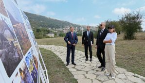 Prezident İlham Əliyev Şamaxıda Pir Ömər Sultan ziyarətgahında aparılan konservasiya işləri ilə tanış olub -    FOTO - YENİLƏNDİ — foto 1