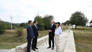 Prezident İlham Əliyev Şamaxıda Pir Ömər Sultan ziyarətgahında aparılan konservasiya işləri ilə tanış olub -    FOTO - YENİLƏNDİ — foto 7